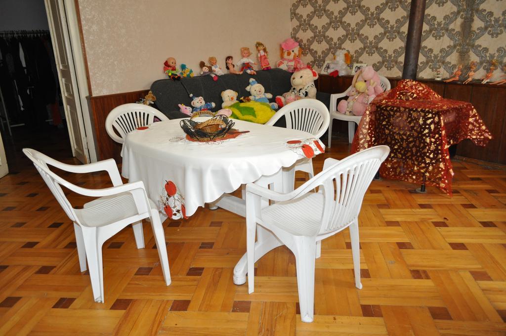 Guest House Cico Telavi Exterior foto